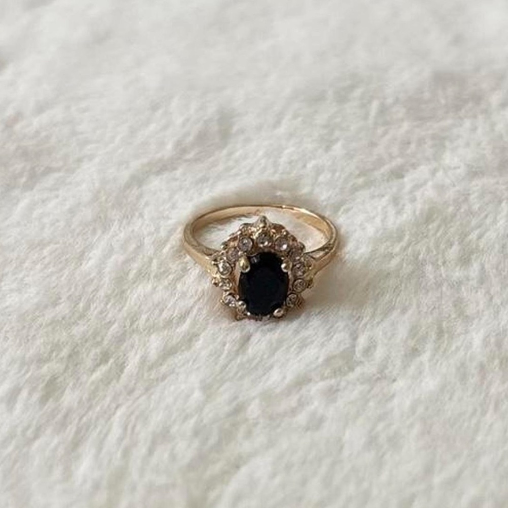 5/$15 🩷 MUST BUNDLE Classic Black Stone Halo Ring - Women Jewelry - Picture 3 of 3